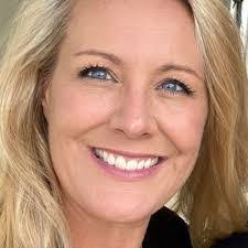 Alyson Lewis's Instagram, Twitter & Facebook