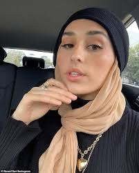 Meet Australia's hijabi Instagram influencers who cater to the country's  'modest fashion' market