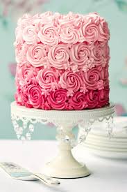 Kleine Hochzeitstorte Bildergalerie Hochzeitsportal24 Buttercreme Hochzeitstorte Rosa Ombre Kuchen Kleine Hochzeitstorten