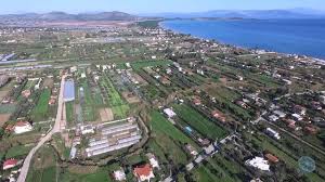 Ο φθόνος τους λοιπόν τους ώθησε στο να καταγγείλουν στον αυτοκράτορα ότι ο ευνοούμενος του και μελλοντικός μετά τον ευφρόσυνο γιατρός των ανακτόρων, είναι χριστιανός. Agios Panteleimonas Marathonas Beach Agios Panteleimonas Mara8wnas Paralia Youtube