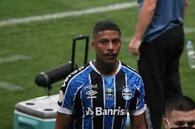 Tutorial realista de uma das joias do grêmio o jogador jean pyerre, ele foi editado no fifa 21 para reforçar o seu time na libertadores, modo carreira e pro. Ainda E Sempre Jean Pyerre Vida Real Ge