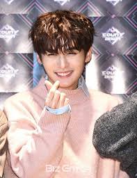 #minho #lee minho #lee know #seungmin #kim seungmin #stray kids #skz #leeknownet #createskz #m.gif #m.mine #flashing tw #on god. Pin By Mina Stay On Stray Kids Lee Know Stray Kids Stray Kids Minho Kids Groups