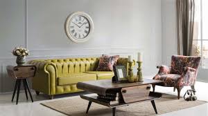 İskandinav stilin başarılı örneklerinden biri olan bu dizayn aydınlatma ögelerinden, renk dengesine, mobilyalarından aksesuarlarına kadar hemen her detayı ile göz dolduruyor. Yag Yesili Koltuk Modelleri Ev Dekorasyonu