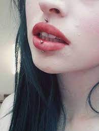 50 Best Stunning And Cutest Labret Lips Piercing Angel Kiss Piercing You May Love Angel Kiss Piercing 18 Lip Piercing Cool Piercings Face Piercings