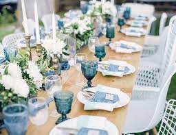 The bright yellow, black, and white colors will create a vibrant and fun atmosphere. 37 Sweetest Baby Shower Table Settings To Get Inspired Digsdigs
