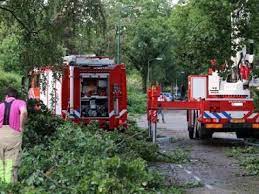 Noodweer heeft vrijdag op diverse plekken in nederland voor overlast gezorgd. Zjffgsbhea T4m