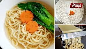 Artikel ini bukan nak ceritakan pasal mee goreng mamak tetapi tentang resepi mee homemade iaitu pembuatan mee. Resepi Mee Kuning Buatan Sendiri Tanpa Kapur Dan Tanpa Bahan Pengawet Guna 5 Bahan Je Tau Kongsi Resepi