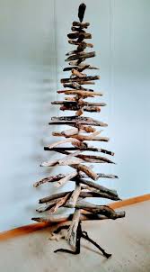 Weihnachtsbaum Aus Schwemmholz Weihnachtsbasteln Mit Holz Basteln Mit Holz Basteln Mit Naturmaterialien