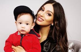 Jika oksana pernah menunjukkan wajah seorang anak, tidak ada yang akan ragu, karena ayah dan anak. Rihana Oksana Dedah Leon Tak Selamat Duduk Di Malaysia
