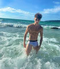 2023 Pornhub 前20 熱搜GV 男優唯一進榜的亞裔男優是他！ | GagaTai 嘎嘎台