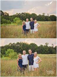 Chicagoland Family Photographer Suzanne Krull Photography Outdoor Family Session Family With Family Photoshoot Poses Family Session Poses Family Outdoor