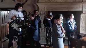 Toute la journée ciel nuageux. Loir Et Cher Douze Heures Dans La Peau D Un Figurant Du Telefilm Meurtres A Blois