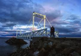 Le Petit Pont Illumine De Pointe Au Pic A La Malbaie En Inspire Plus D Un Emlaukk Moncharlevoix Charlevoi Instagram Golden Gate Bridge Around The Worlds
