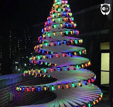 Gambar kartun rumah dan pohon gambar pohon kartun clipart best via ejudy.duckdns.org. Pohon Spiral Unik Jadi Hiasan Natal Sekaligus Kotak Amal Merdeka Com