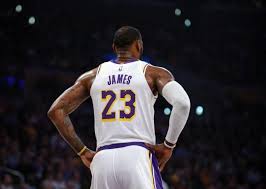 Los angeles lakers forward anthony davis underwent an mri today. Report Lebron To Give Davis His No 23 With Lakers Reuters