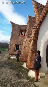 A fost construit de meșteri și muncitori din maramures, pe baza unui proiect realizat de arhitectul ileana mavrodin. Castelul De Lut Un Loc De Poveste Impresii Valea Zanelor Castelul De Lut Porumbacu De Sus Sb Amfostacolo