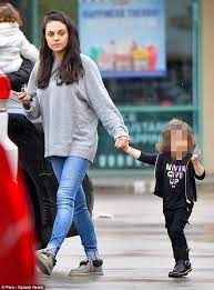 Mila Kunis Shows Off Post Pregnancy Figure In Skinny Denim Daily Mail Online
