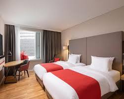 In the holiday inn open lobby all areas easily merge into one another and are. Holiday Inn Hamburg City Nord In Hamburg Ab 31 Angebote Momondo