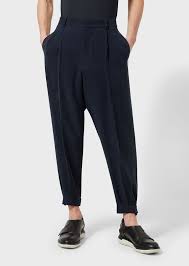Pantalon costume homme, souple, coupe droite, deux poches italiennes devant, deux poches au dos. Pantalon Fluide A Pinces En Cupro Homme Giorgio Armani