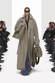 Featuring daily headlines and breaking news for members. Balenciaga 5 Key Fashion Trends To Know From The Spring 2022 Show Vogue Paris
