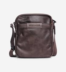 Sac cuir arthur et aston brun porté épaule larg 27 cm haut 21 cm prof 8 cm poche au dos du sac séparation avec tirette au milieu d. Sac Et Bagage Homme Arthur Et Aston Le Bhv Marais