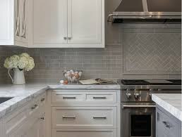 1001 Idees Pour Une Petite Cuisine Equipee Des Interieurs Gain De Place Meuble Cuisine Blanc Cuisines Design Cuisines Blanc Casse