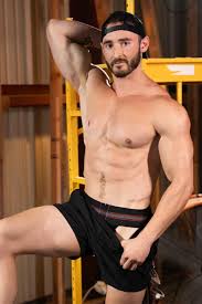 Kiing Swole - Discovering Gay Porn Depths