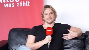 Auf der suche nach einem perfekten brautkleid für eine hochzeit mit wald, strand, rasen oder kaufen sie von milanoo für das schicke und gute qualit?t 2021 boho & bohemian hochzeitskleid in. Alles Was Zahlt Alles Aus Dieses Serien Paar Trennt Sich Bunte De