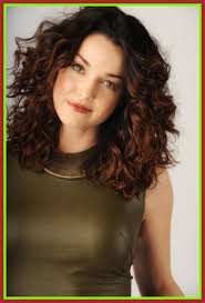 Curly short hair can look sweet, sexy, sleek, messy and always, always chic. Medium Short Hairstyles For Thick Curly Hair Gallery