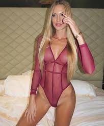 Vorrei avere la sua calma, la sua onestà, la sua obiettività, il. Rissa Tra Taylor Mega E Una Donna In Discoteca Interviene Il Fidanzato Rapper