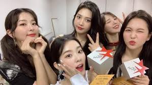 Wendy tidak ikut hadir dalam acara tersebut karena masih menjalani perawatan akibat . 30 Personel K Pop Wanita Dengan Reputasi Paling Top Bulan Ini