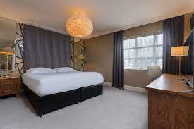 Aracıyla gelen konuklar için otopark hizmeti mevcut. Park Inn Hotel Shannon Airport Co Clare Park Inn By Radisson