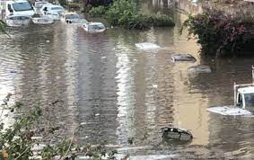 Un forte nubifragio ha colpito palermo nelle prime ore del pomeriggio causando allagamenti e disagi. Sukjnisywnpkpm