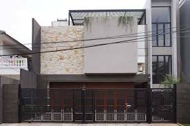 Salah satu jenis pagar yang sering digunakan, yaitu pagar besi yang kokoh dan bagus. 10 Inspirasi Desain Pagar Rumah Minimalis Ini Eye Catching Banget Okezone Lifestyle