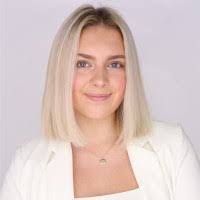 Suzanne Piper's Instagram, Twitter & Facebook