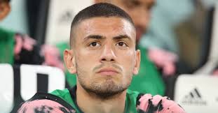 1998 senesinde kocaeli'nde dünyaya gelen merih demiral, futbola sokak aralarında top peşinde aynı zamanda türkiye u19 milli takımında da forma giyen merih demiral'a fenerbahçe asgari ücret. Juventus Merih Demiral Icin Transfer Kararini Verdi Fotomac