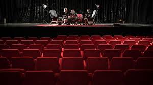 Le Theatre Bobino Retrouve Un Peu Le Sourire