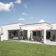 This means that the homeowners can enjoy a magnificent view. Moderner Frei Geplanter Bungalow Moderne Komfortzone Auf Einer Ebene In 2021 Winkelbungalow Haus Haus Bungalow