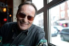 Michel Lamothe est décédé ce 25 mars 2019, à l'âge de 71 ans. Il était le  fils de Willie Lamothe, mais aussi un ancien membre des groupes Gants  blancs et Offenbach, avant