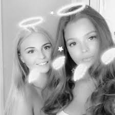 Ellie Pearson (@EllPearsonxx)