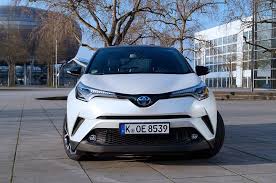 Astazi aduc in atentia voastra inca un material plin de informatii pretioase mai ales pentru cei ce se gandesc la o masina hybrida!astazi alaturi de daniel. Test Toyota C Hr 1 8 Hybrid 4 2 Style Select Cvt Kombination Von Suv Und Coupe Motormobiles