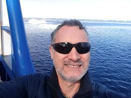 En plena Península Antártica: el científico chileno que va tras la huella  de los glaciares