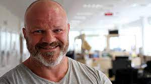 Mathy has achondroplasia, a form of dwarfism, and is 4 ft 4 in (1.32 m) tall. Le Chef Bordelais Philippe Etchebest Devient La Septieme Personnalite Preferee Des Francais