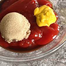 Most of us know tomato paste as a pantry staple, bought in either small tin cans or (more expensively) imported tubes for easier dispensing. Easy Meatloaf Recipe With Tomato Sauce Mycreativemanner Meatloaf Comfortmeal Beef Groundbeef Meatloaf Glaze Recipe Meatloaf Recipes Meat Loaf Recipe Easy