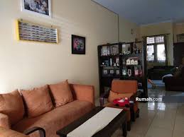Rumah 2 lantai ini dibangun pada bidang yang miring, bentuk rumah kotak sederhana menambah kesan unik pada rumah ini. Rumah Sederhana Dalam Cluster Di Jagakarsa Cluster Pesona Alam 3 Jl Perikanan Jagakarsa Jagakarsa Jakarta Selatan Dki Jakarta 2 Kamar Tidur 91 M Rumah Dijual Oleh Ria Susanti Rp 1 3 M 16992622