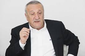 Kıbrıslı gazeteci kutlu adalı yenidüzen gazetesindeki köşesinde 23 mart 1996 günü başbakana düşen başlıklı yazısını yayınladı. Sedat Peker Kutlu Adali Yi Mehmet Agar Ve Korkut Eken E Bagli Ekip Oldurdu Evrensel