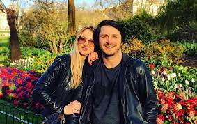 Вона з радістю ділиться фото на своїх сторінках в соцмережах. Zhena Sergeya Prituly Ekaterina Sovmeshaet Materinstvo I Rabotu Rbk Ukraina