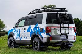新型デリカd 5のactive gear その塗り分け アリかも カディスが提案するオフ系カスタム スタイルワゴン ドレスアップナビ カードレスアップの情報を発信するwebサイト デリカd5 カディス デリカd5 カスタム