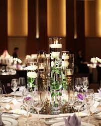 今回は 費用がかかるゲストテーブル装花の節約術をこっそり編集部が教えちゃいます 装花のコーディネート次第で 会場の雰囲気が決まるのでここにこだわりを持つ花嫁さんも多いはず しかし お花って意外と高いですよね そんな時はぜひこちらを参考にしてくださいね