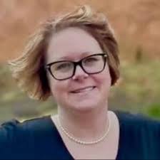 Lindsay Redman's Instagram, Twitter & Facebook